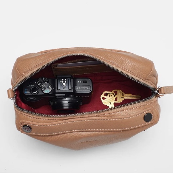 HAMMITT EVAN CROSSBODY Biscotti Gunmetal
LEATHER brown tan - Picture 5 of 5